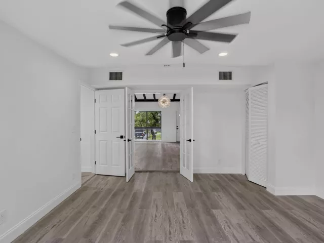 Продажа дома по адресу 1701 SW 4TH Court - фото 9270730