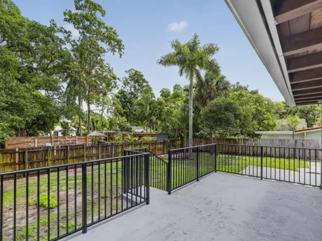 Продажа дома по адресу 1701 SW 4TH Court - фото 9270733