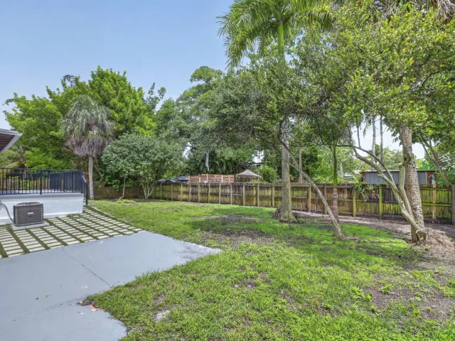 Продажа дома по адресу 1701 SW 4TH Court - фото 9270734
