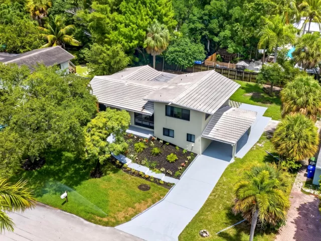 Продажа дома по адресу 1701 SW 4TH Court - фото 9270711