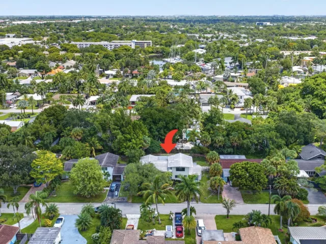 Продажа дома по адресу 1701 SW 4TH Court - фото 9270712