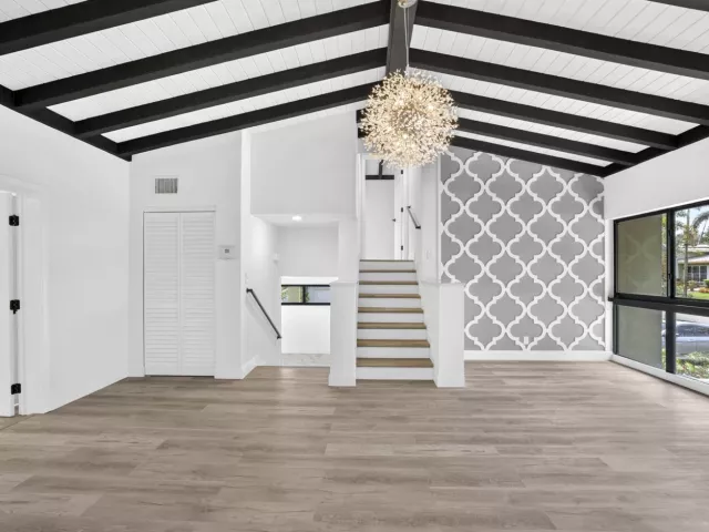 Продажа дома по адресу 1701 SW 4TH Court - фото 9270714