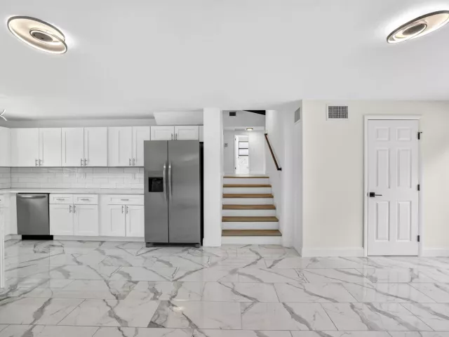 Продажа дома по адресу 1701 SW 4TH Court - фото 9270716