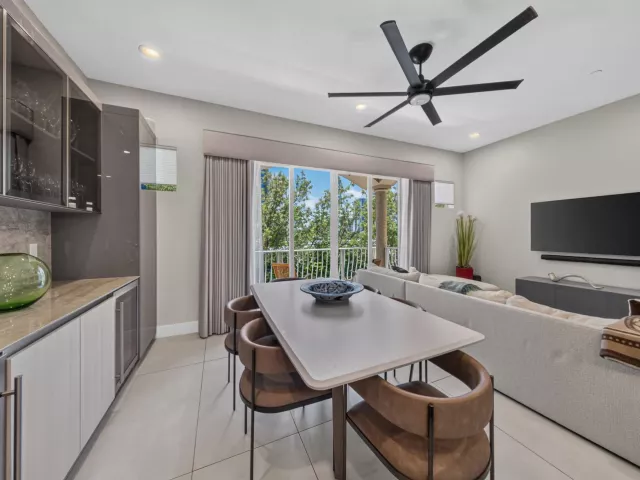 Продажа дома по адресу 3224 NE 4th Street - фото 9275316