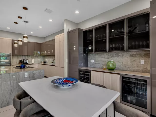 Продажа дома по адресу 3224 NE 4th Street - фото 9275318
