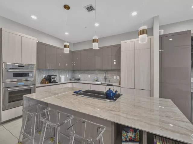 Продажа дома по адресу 3224 NE 4th Street - фото 9275320