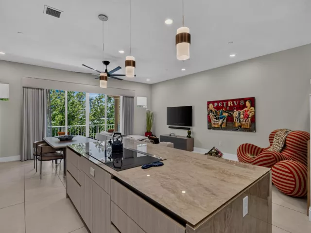 Продажа дома по адресу 3224 NE 4th Street - фото 9275323