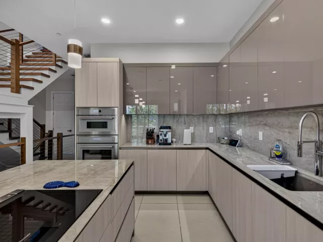 Продажа дома по адресу 3224 NE 4th Street - фото 9275324