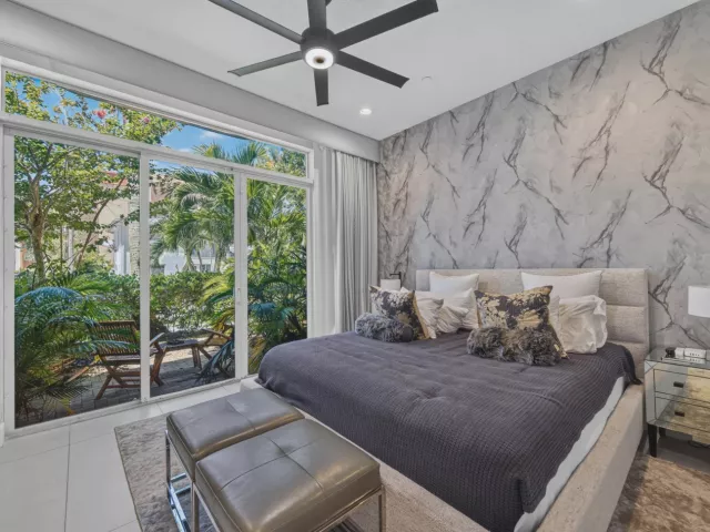 Продажа дома по адресу 3224 NE 4th Street - фото 9275326