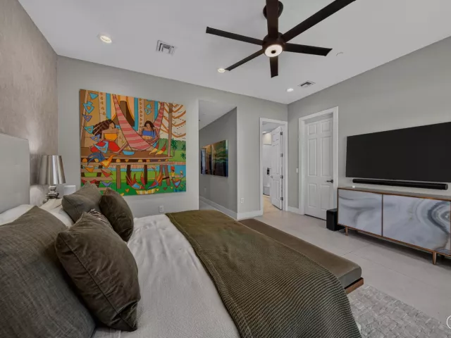 Продажа дома по адресу 3224 NE 4th Street - фото 9275328
