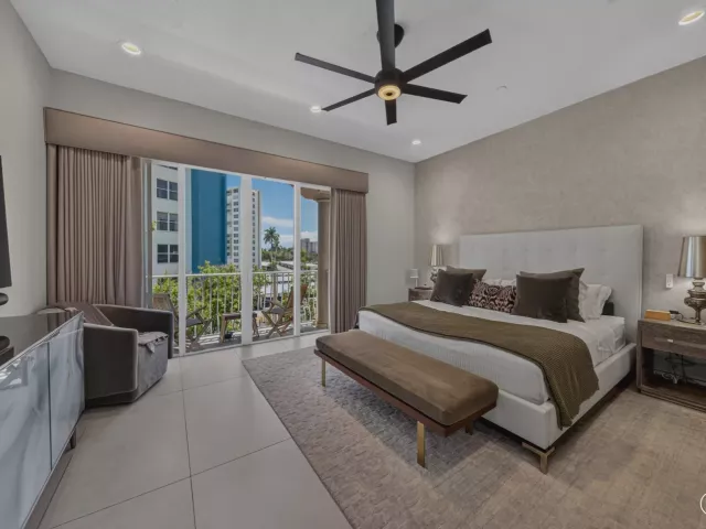 Продажа дома по адресу 3224 NE 4th Street - фото 9275330