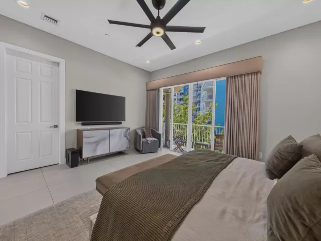 Продажа дома по адресу 3224 NE 4th Street - фото 9275331