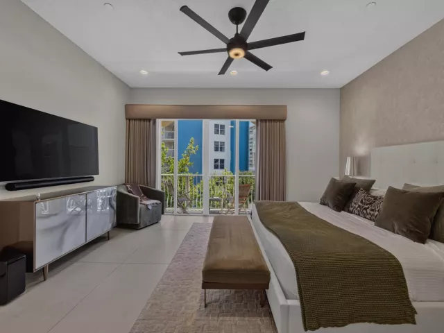 Продажа дома по адресу 3224 NE 4th Street - фото 9275336