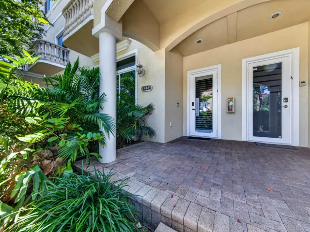 Продажа дома по адресу 3224 NE 4th Street - фото 9275337