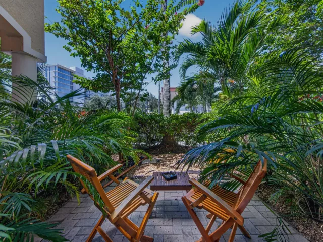 Продажа дома по адресу 3224 NE 4th Street - фото 9275338