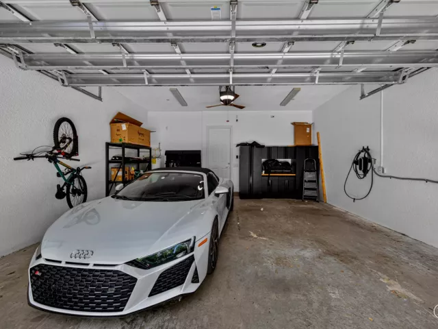Продажа дома по адресу 3224 NE 4th Street - фото 9275340