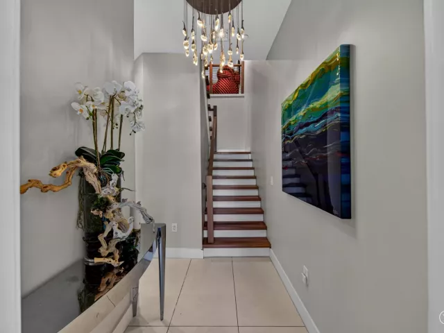 Продажа дома по адресу 3224 NE 4th Street - фото 9275341