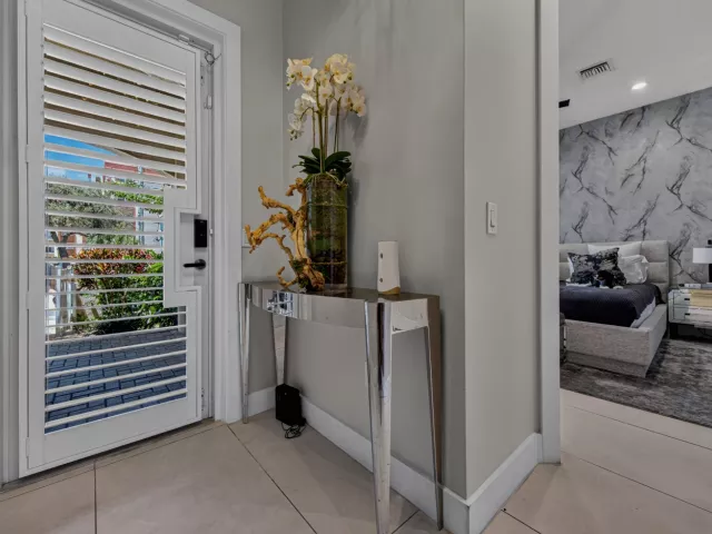 Продажа дома по адресу 3224 NE 4th Street - фото 9275342
