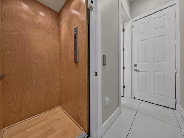 Продажа дома по адресу 3224 NE 4th Street - фото 9275343