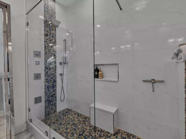 Продажа дома по адресу 3224 NE 4th Street - фото 9275344