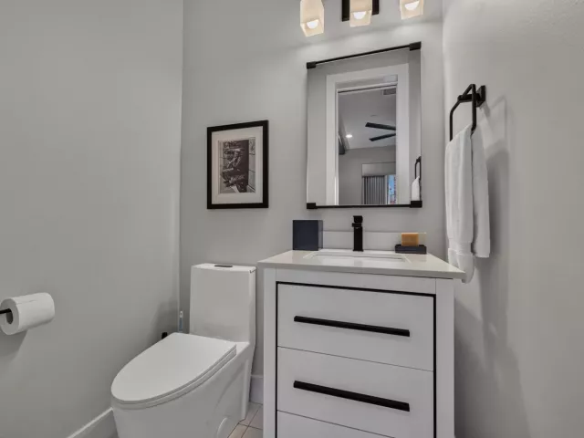 Продажа дома по адресу 3224 NE 4th Street - фото 9275347