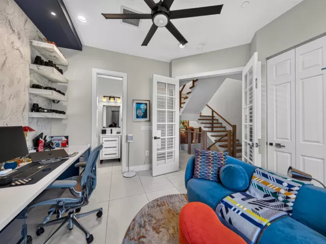 Продажа дома по адресу 3224 NE 4th Street - фото 9275348