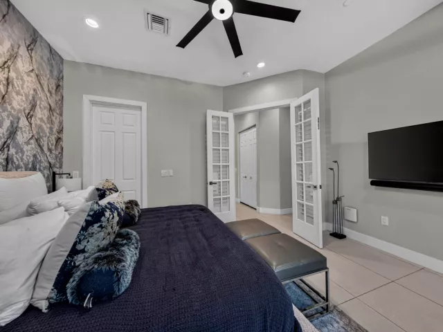 Продажа дома по адресу 3224 NE 4th Street - фото 9275353
