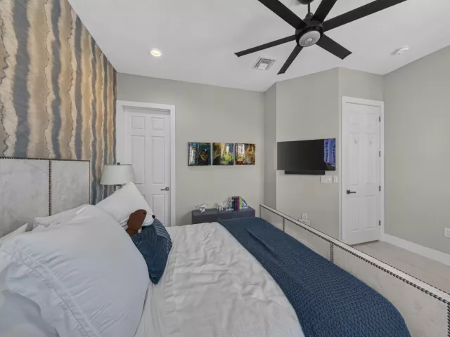 Продажа дома по адресу 3224 NE 4th Street - фото 9275355