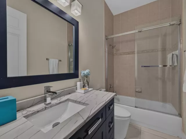 Продажа дома по адресу 3224 NE 4th Street - фото 9275356