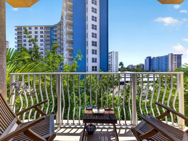 Продажа дома по адресу 3224 NE 4th Street - фото 9275359
