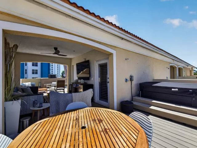 Продажа дома по адресу 3224 NE 4th Street - фото 9275360