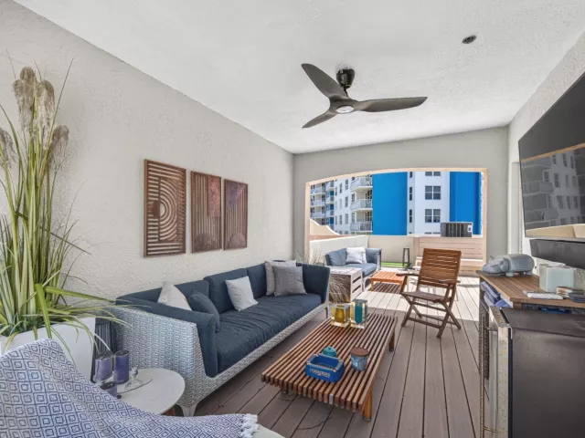 Продажа дома по адресу 3224 NE 4th Street - фото 9275361