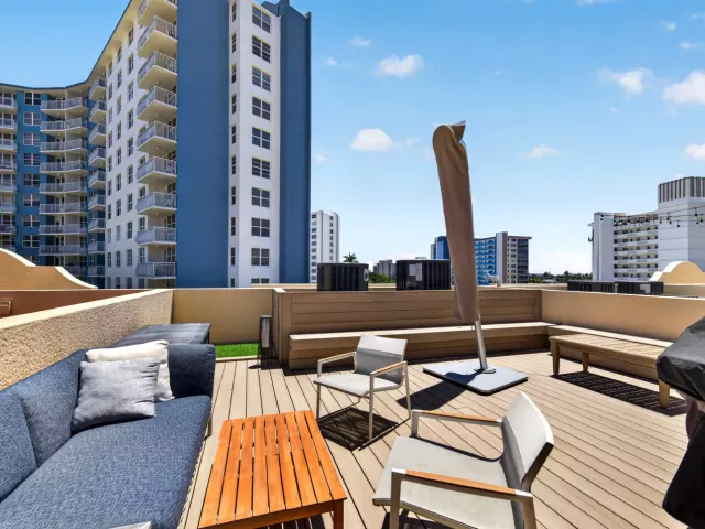 Продажа дома по адресу 3224 NE 4th Street - фото 9275363