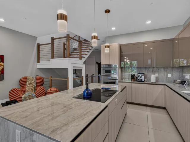 Продажа дома по адресу 3224 NE 4th Street - фото 9275312