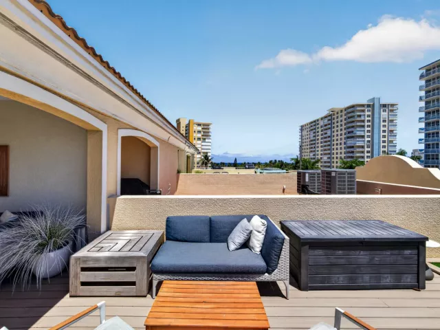 Продажа дома по адресу 3224 NE 4th Street - фото 9275366
