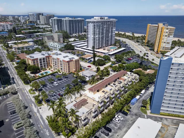 Продажа дома по адресу 3224 NE 4th Street - фото 9275368