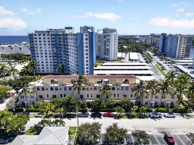 Продажа дома по адресу 3224 NE 4th Street - фото 9275370