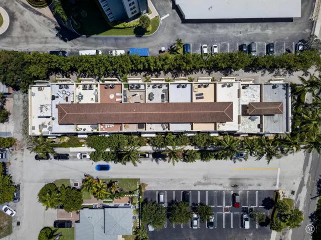 Продажа дома по адресу 3224 NE 4th Street - фото 9275373