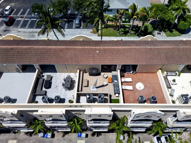 Продажа дома по адресу 3224 NE 4th Street - фото 9275375