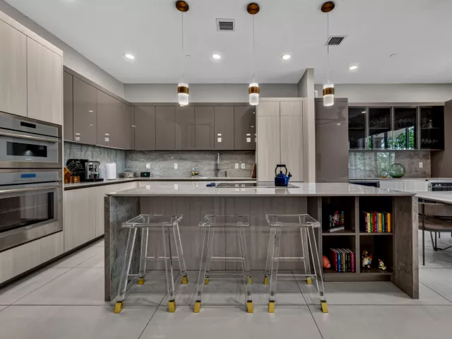 Продажа дома по адресу 3224 NE 4th Street - фото 9275314