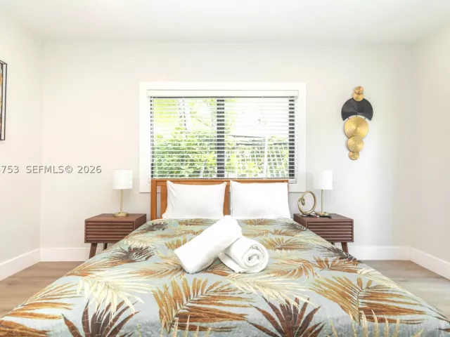 Продажа дома по адресу 2360 SW 12th St - фото 9299518