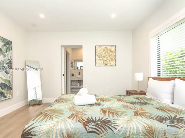 Продажа дома по адресу 2360 SW 12th St - фото 9299521