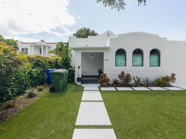 Продажа дома по адресу 2360 SW 12th St - фото 9299504
