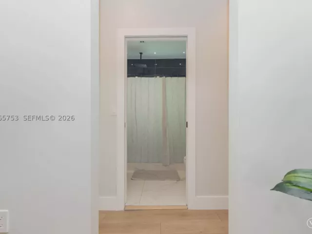 Продажа дома по адресу 2360 SW 12th St - фото 9299524