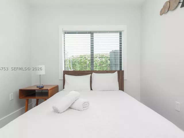 Продажа дома по адресу 2360 SW 12th St - фото 9299525