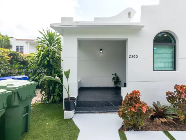 Продажа дома по адресу 2360 SW 12th St - фото 9299527