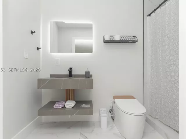 Продажа дома по адресу 2360 SW 12th St - фото 9299538