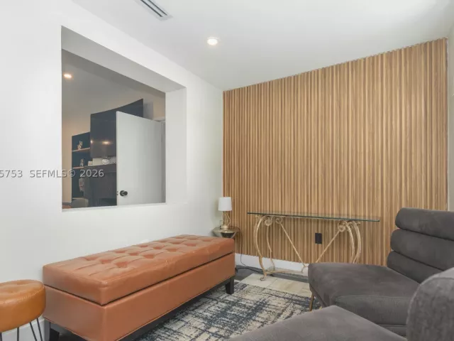 Продажа дома по адресу 2360 SW 12th St - фото 9299539