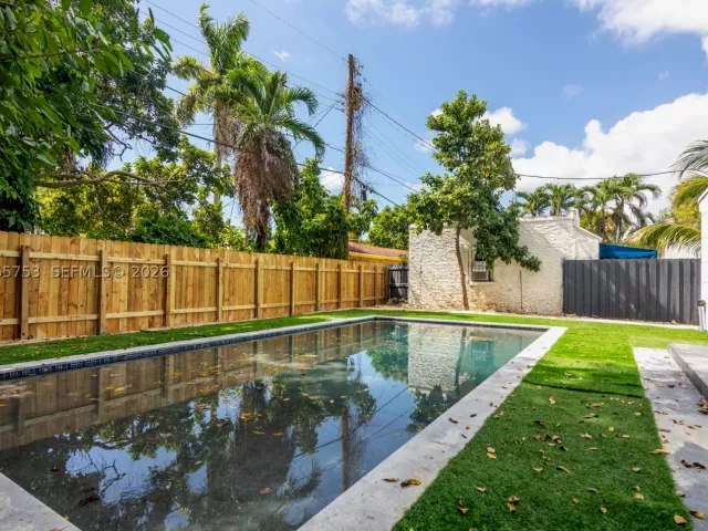 Продажа дома по адресу 2360 SW 12th St - фото 9299541