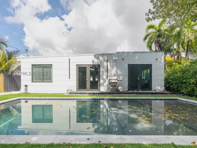 Продажа дома по адресу 2360 SW 12th St - фото 9299544